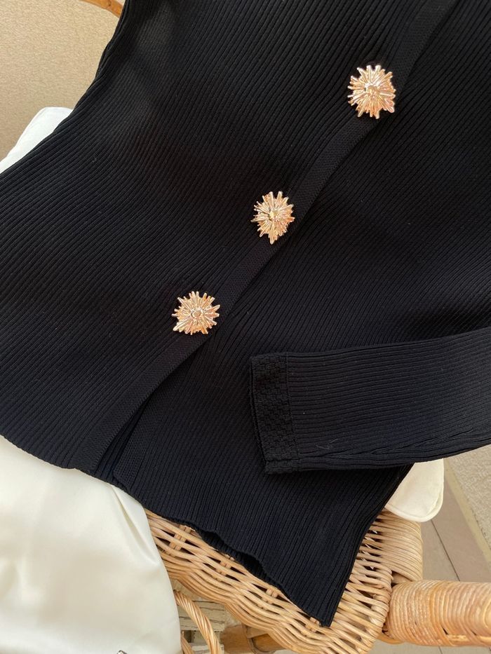 Cardigan noir avec bouton doré - photo numéro 2