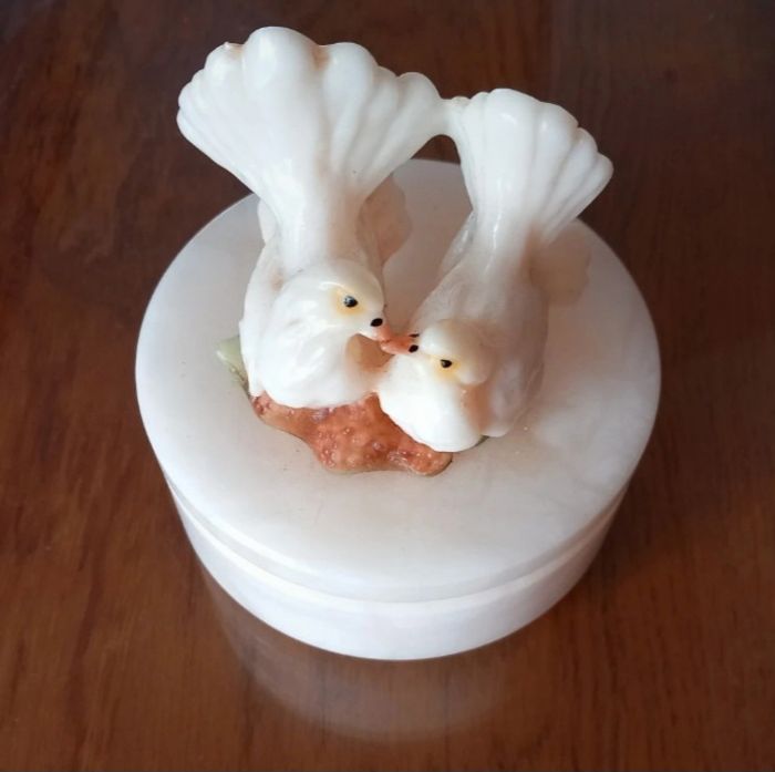 Bonbonnière avec 2 colombes