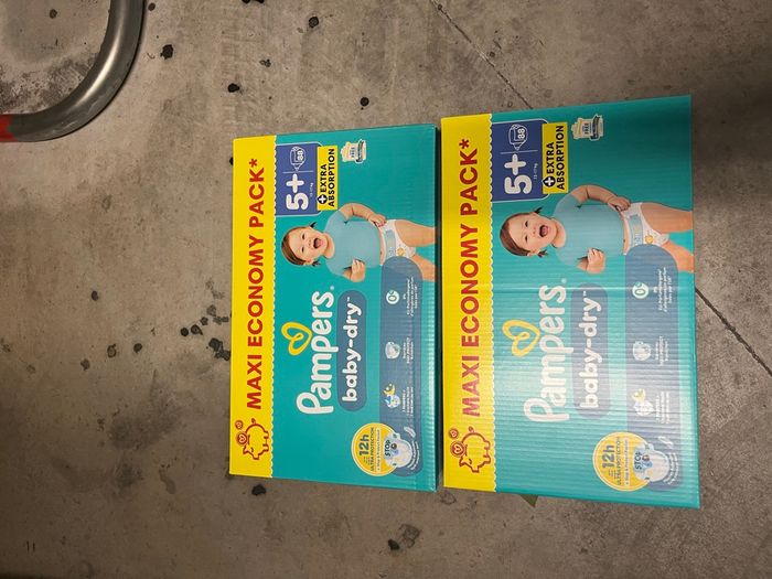 2 cartons couches t5+ pampers