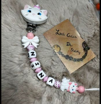 Attache tétine Marie