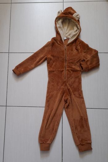 Combinaison 6 ans 
Très bon état