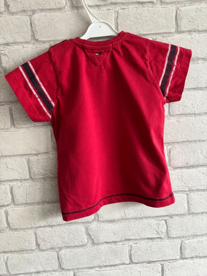 Tee shirt Tommy hilfiger taille 1 ans - photo numéro 3