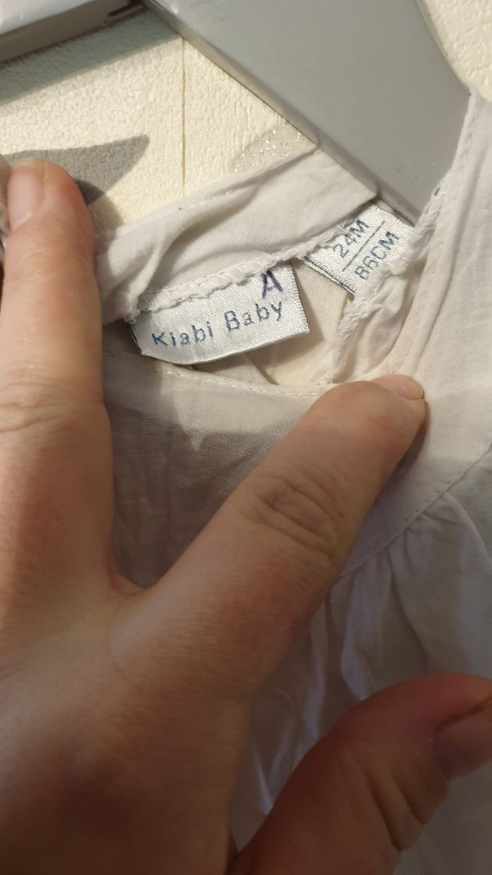 Robe blanche et beige 24 mois marque kiabi très bonne état - photo numéro 2