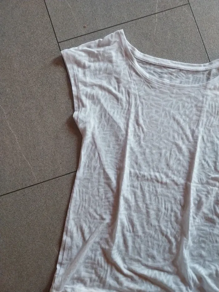 Tée shirt motifs discret - photo numéro 4