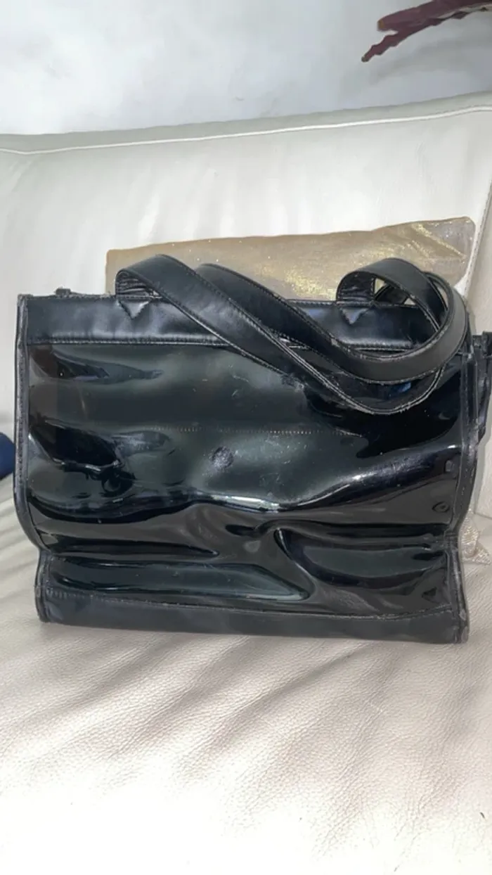 Sac fourre-tout Mugler en vinyle noir brillant - Vintage, signes d'usure - photo numéro 2