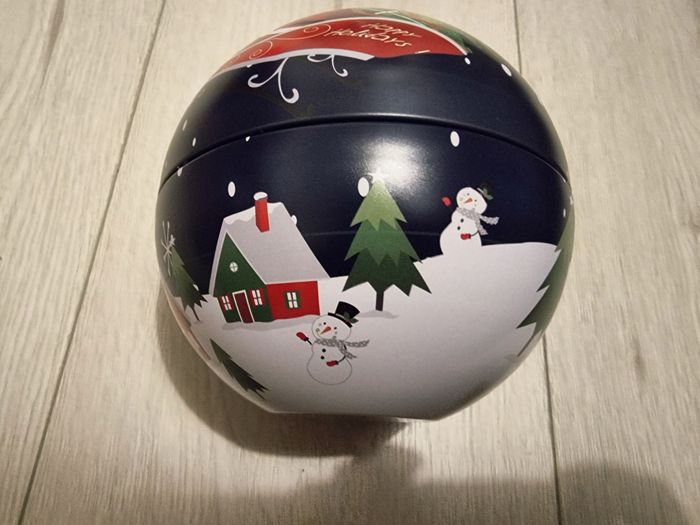 Grosse boule de Noël à garnir de friandises - photo numéro 2