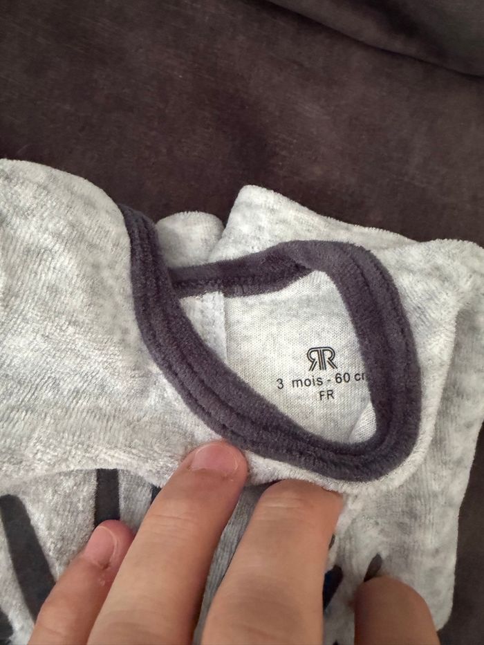 2 pyjamas velours 3 mois - photo numéro 3
