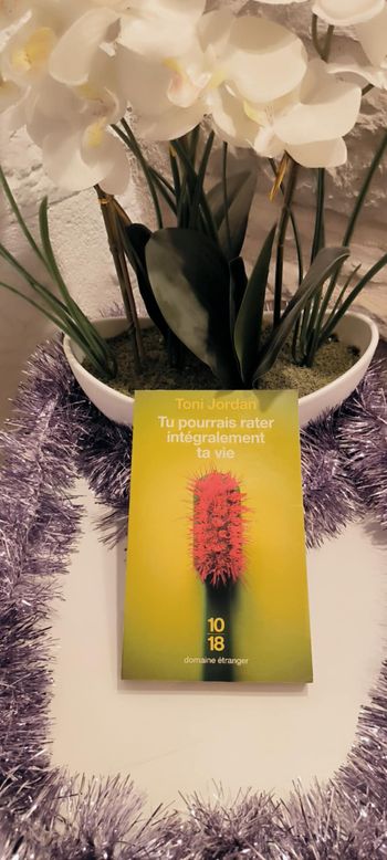 livre Tu Pourrais Rater Intégralement Ta Vie - Jordan Toni en tres bon etat