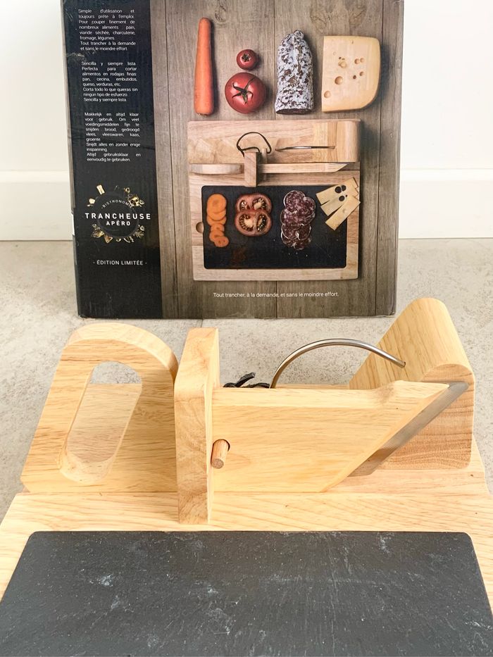 Trancheuse / guillotine apéro à saucisson avec plateau ardoise