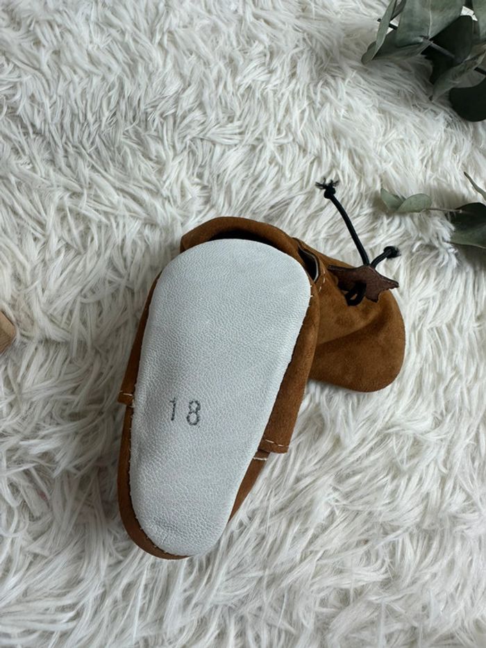 Paire de chaussons marron taille 18 - photo numéro 4