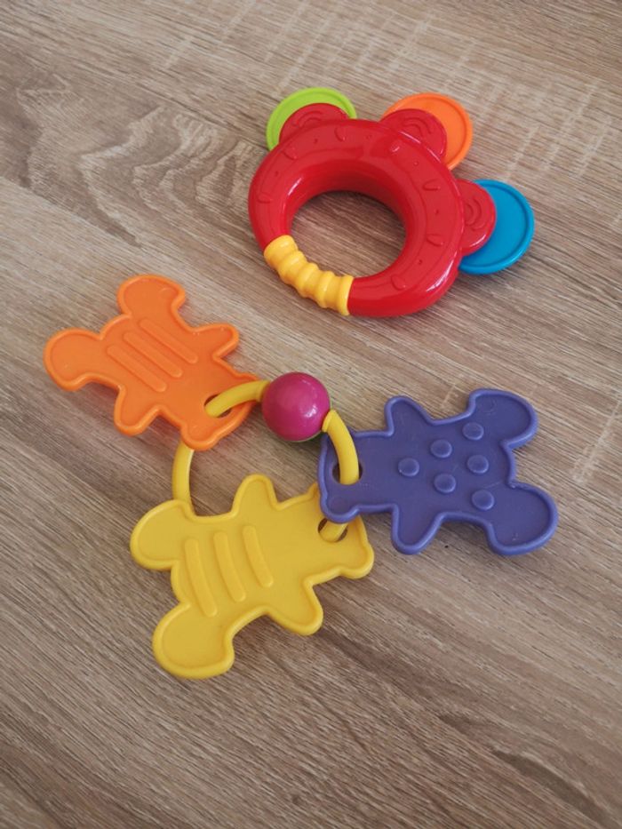 Lot 2 hochets bébé