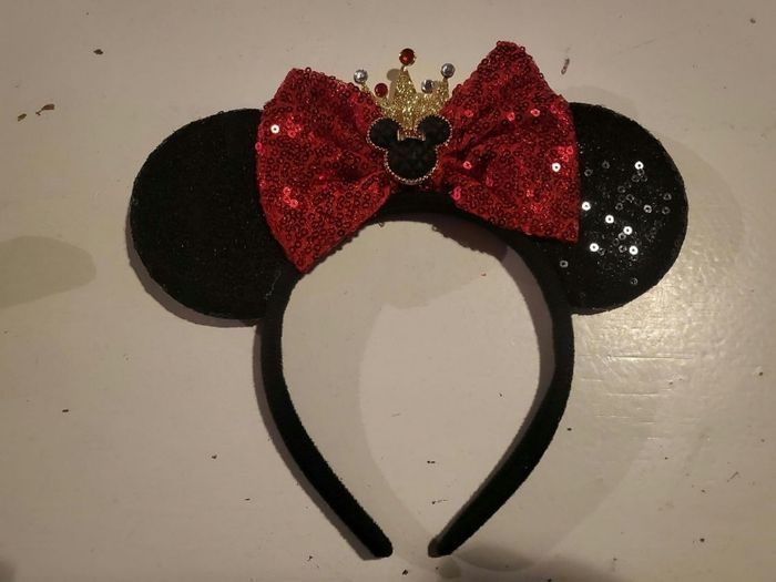 Serre tête oreille ears style Disney Minnie nœud a paillettes rouges et  couronne doré - photo numéro 2