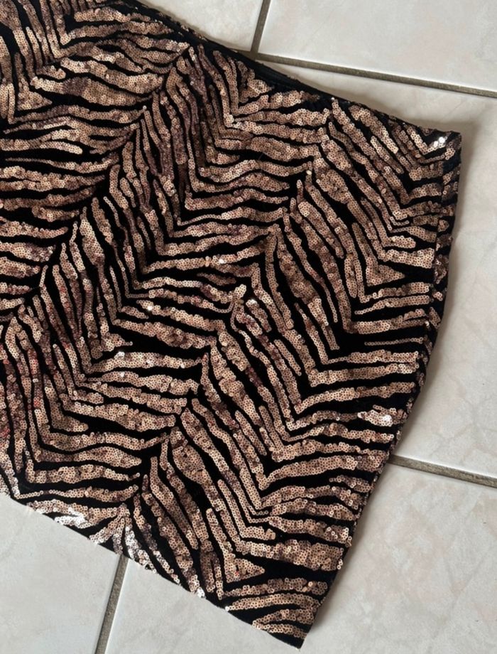 Jupe noir et dorée taille XL - photo numéro 2