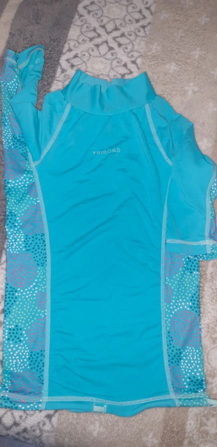Lot de 4 : 2 maillots de bain anti uv 2 t-shirt 8 ans