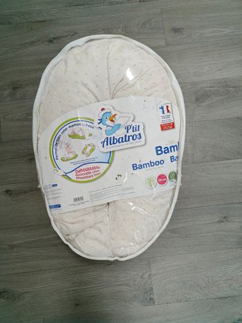 Coussin d'allaitement neuf