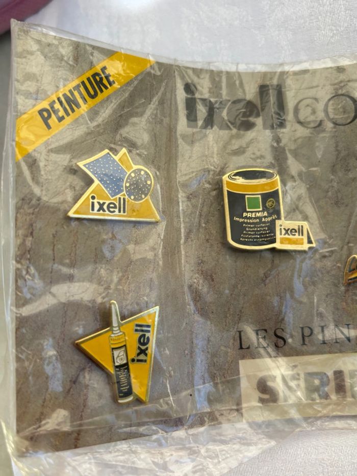 Pin’s de la marque Ixell - Objet Publicitaire Collector - photo numéro 2