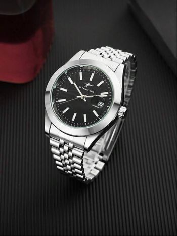 Montre argentée cadran noir
