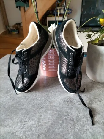 Baskets taille 36 UGG