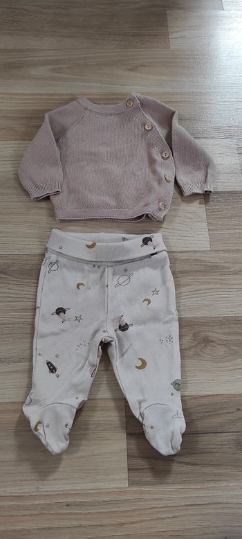 Ensemble brassière et pantalon à pieds