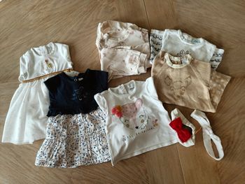 Lot de 12 vêtements fille 3 mois , toutes marques