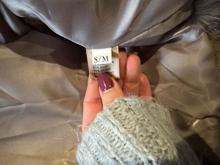 Manteau d’hiver court a poil, et bandes simili - photo numéro 2