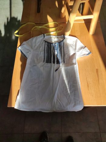 Chemisier blanc coutures bleues