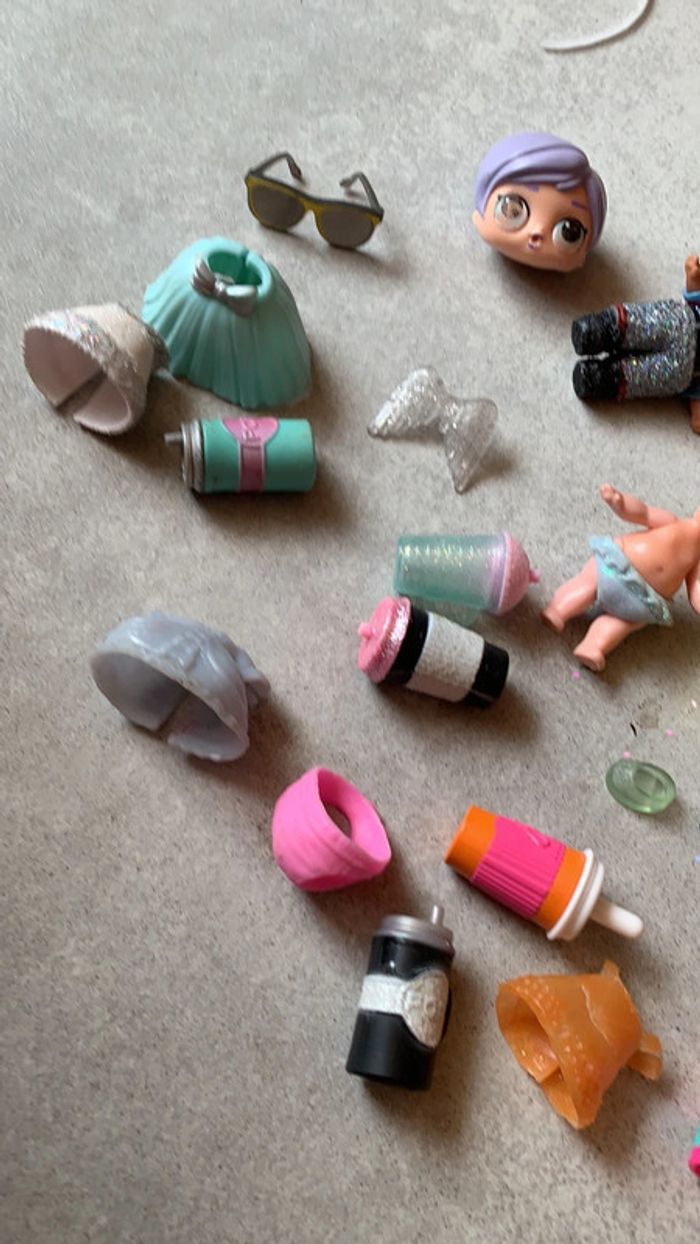 Gros lot de poupée LOL accessoires lunettes ailes tête télévision - photo numéro 16