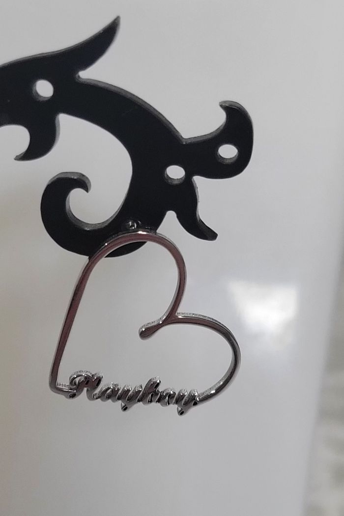 BOUCLES D'OREILLES COEURS INSCRIPTION PLAYBOY ARGENTE AVEC BOITE ! NEUF ! - photo numéro 3