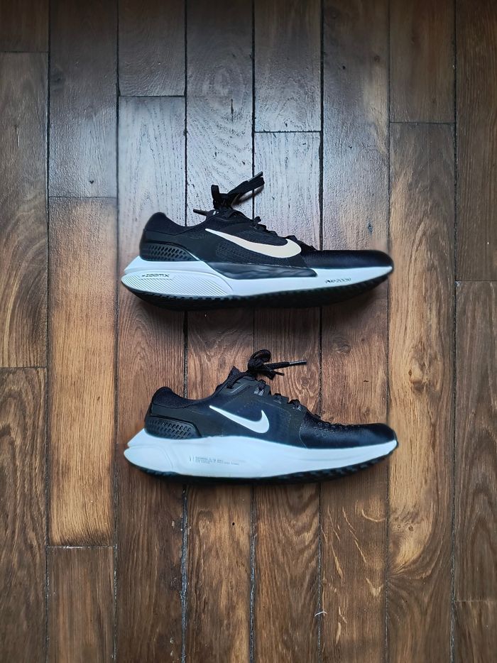 Baskets Nike Vomero 15 pointure 37,5 - photo numéro 3