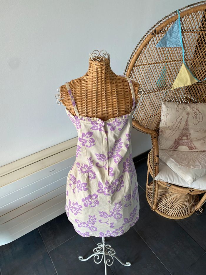 Robe courte style hawaïen crème avec fleurs violettes MWR taille 38 - photo numéro 7