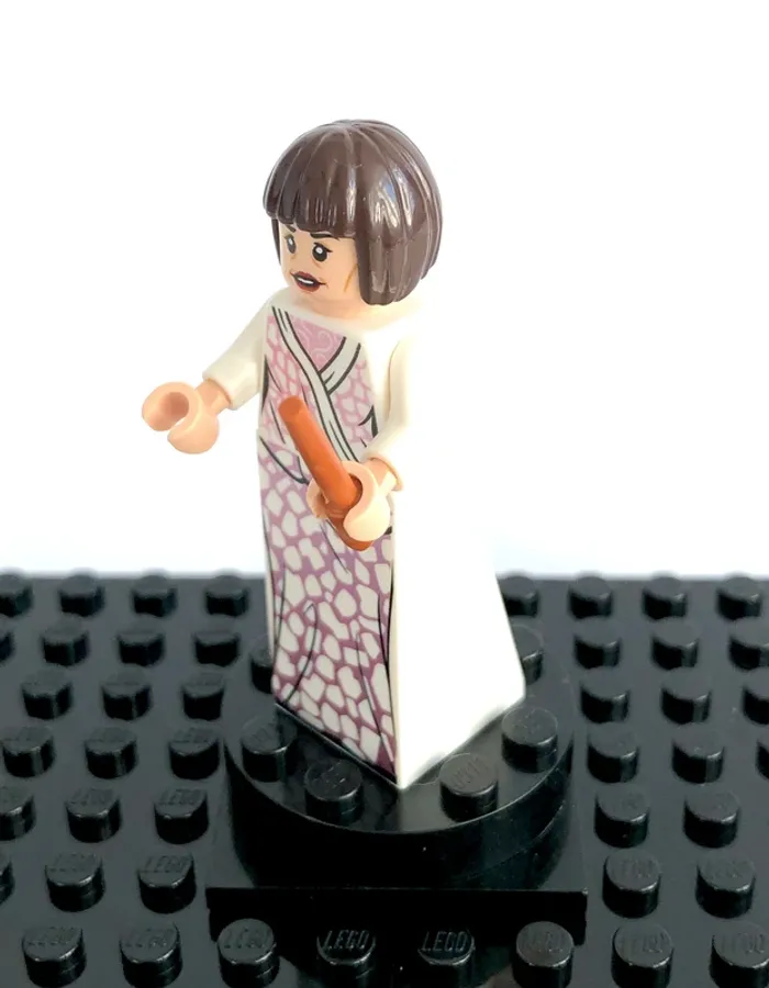 LEGO Harry Potter Goblet of Fire - Mme Olympe Maxime, white dress - photo numéro 5