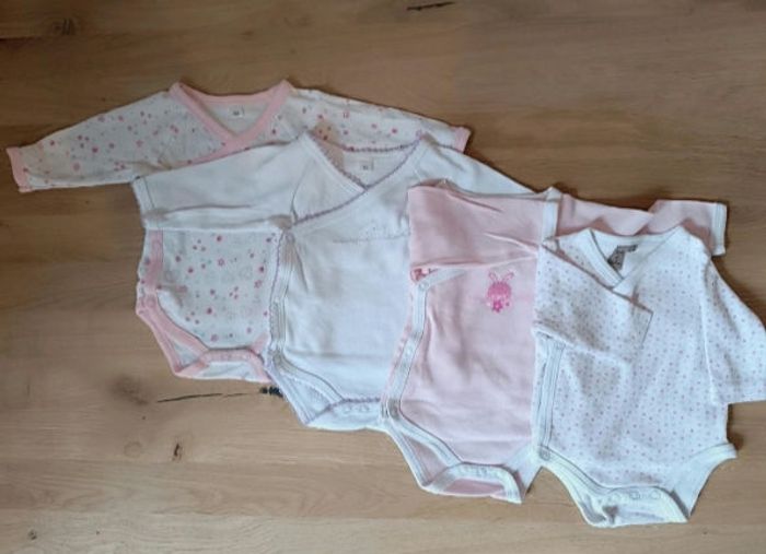 Lot Bodies fille 1 mois