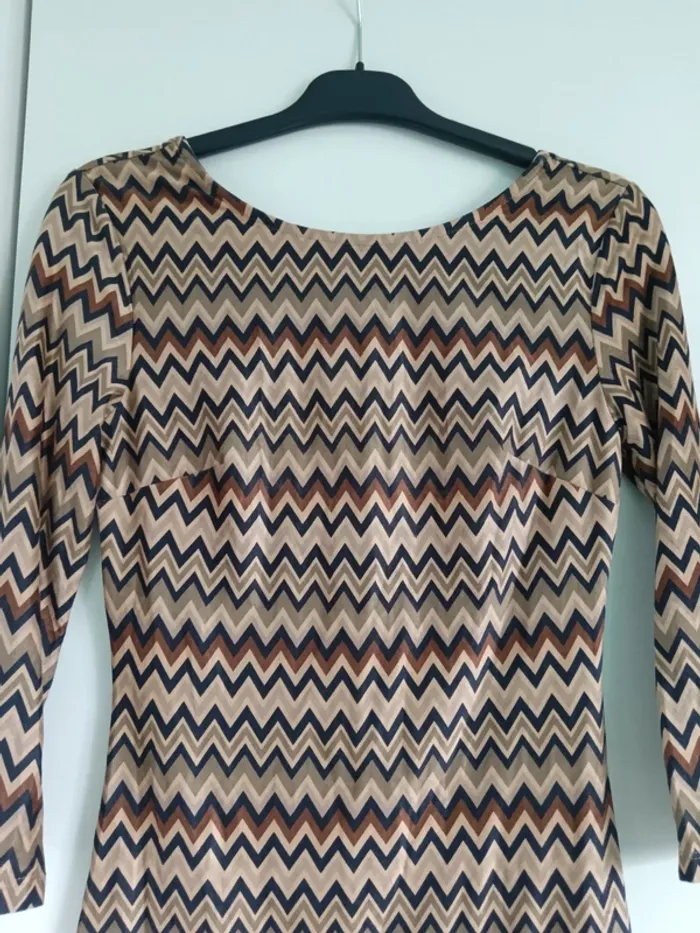 Robe moulante à motifs zigzag a mi cuisse Taille S - photo numéro 3