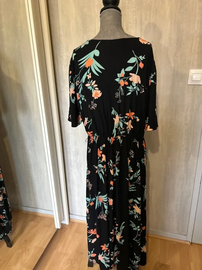 Robe noir à fleurs - photo numéro 4