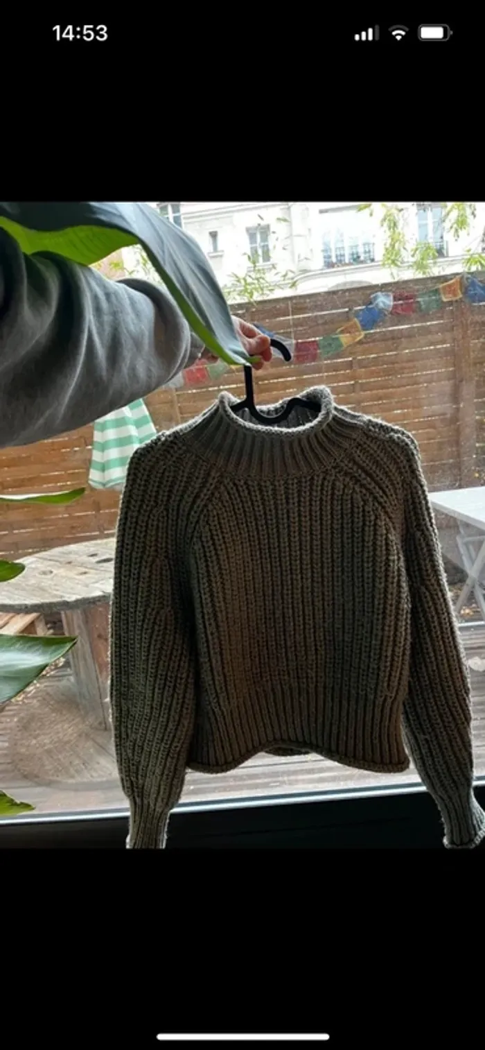 Pull court en maille vert clair