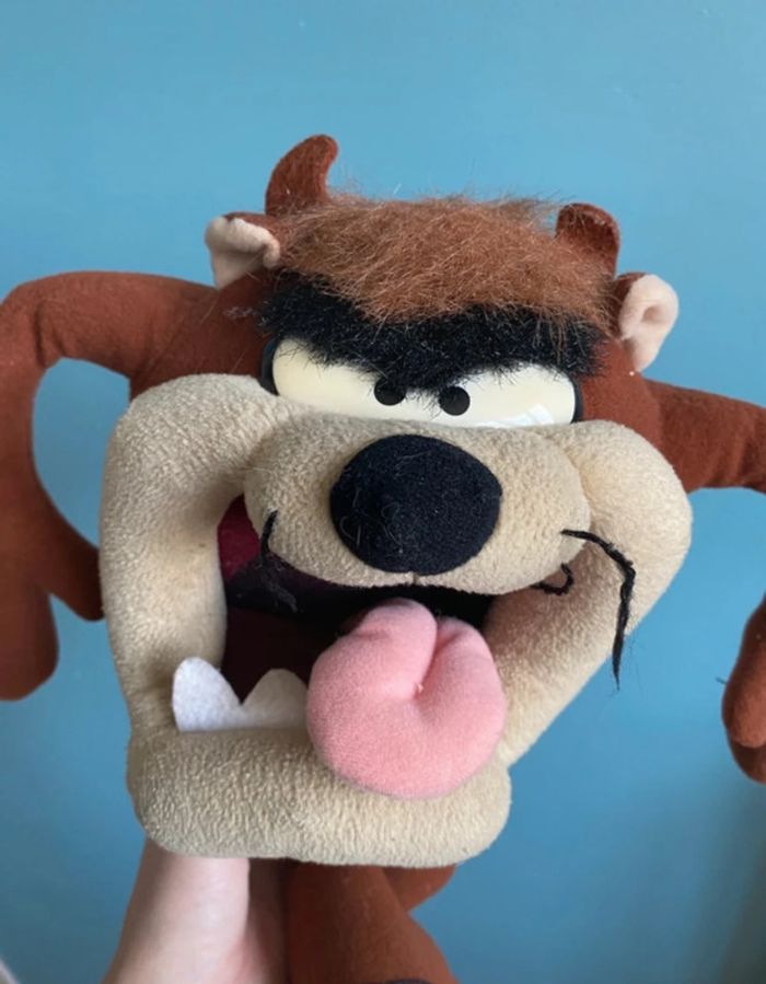 Grande peluche Taz le diable de Tasmanie des looney tunes - photo numéro 4