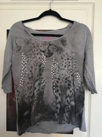 t-shirt gris