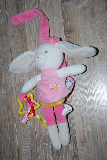 Doudou lapin rose blanc jaune papillon sucre d'orge