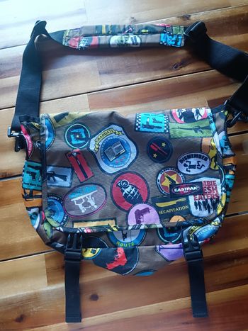 Sac Eastpak bandoulière zombie flesh eaters