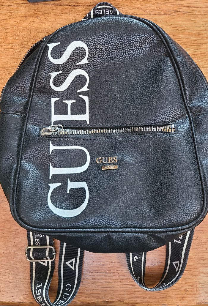 Sac à dos Guess (ce n'est pas l'original)