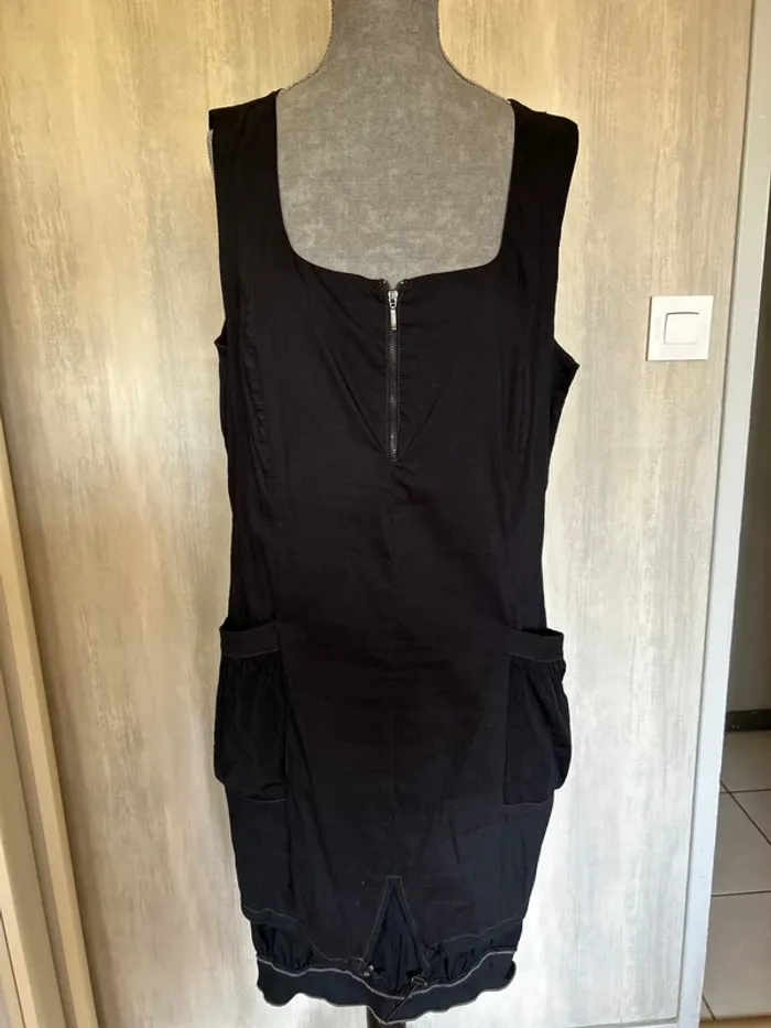 Robe était noire