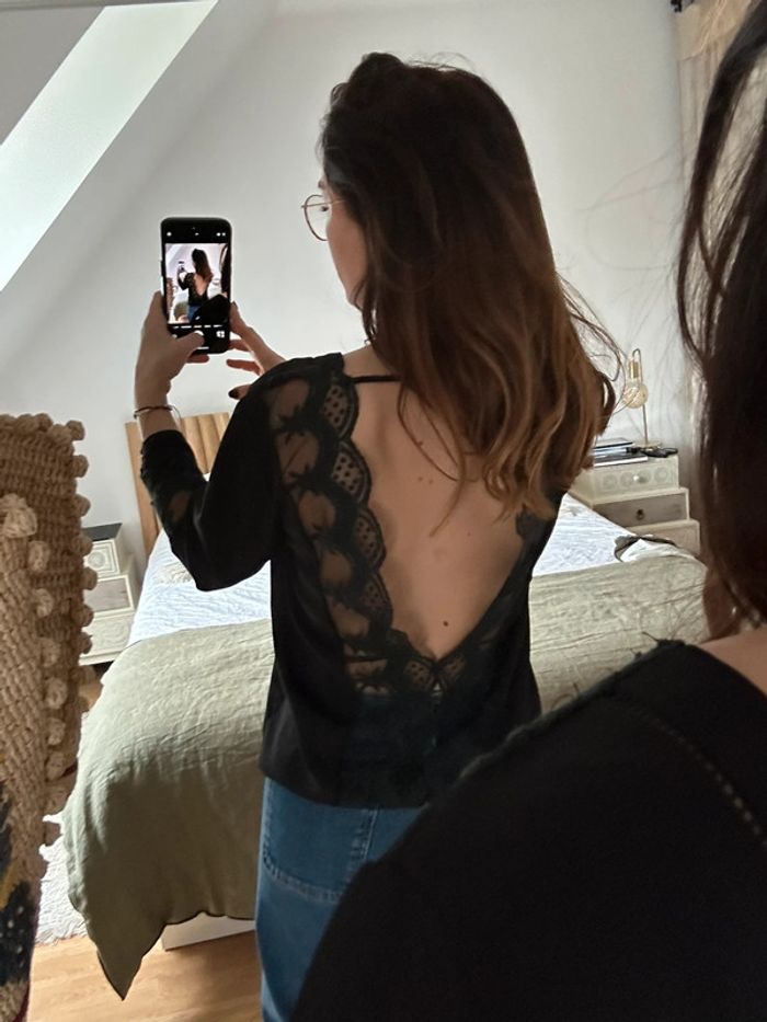 Blouse joli dos dentelle 🖤 - photo numéro 2