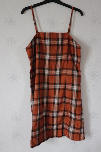 D1489 - Robe à bretelles taille 40/42