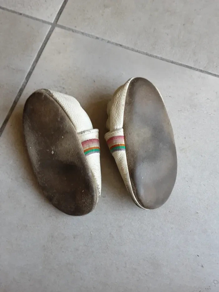 Chaussons cuir arc-en-ciel T. 18-24 mois (~P. 22-24) - photo numéro 6