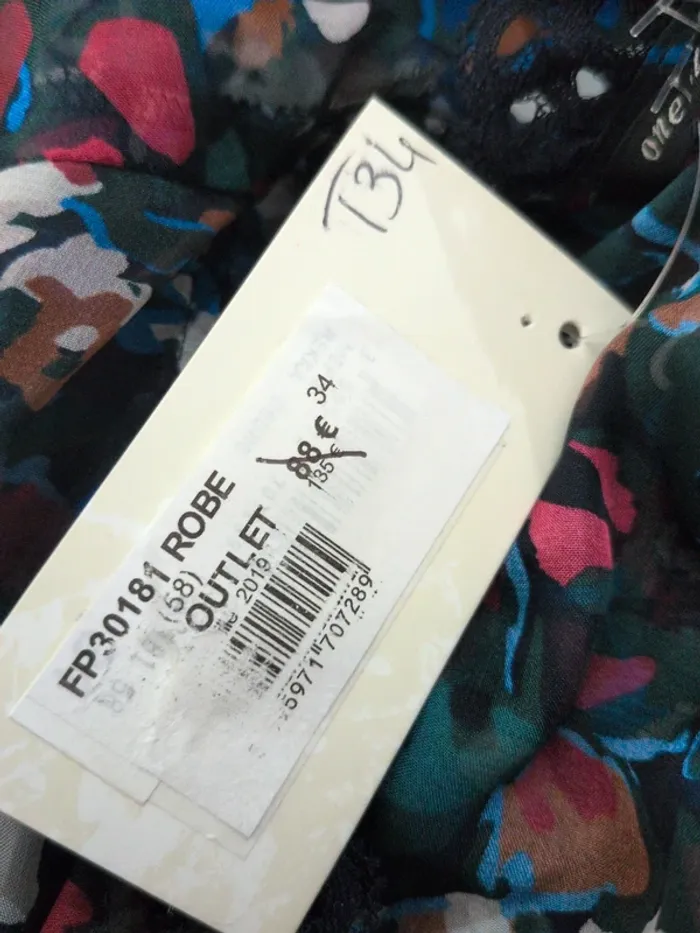 Robe One Step – Neuve avec étiquette – Taille 34 – Motifs floraux discrets - photo numéro 4