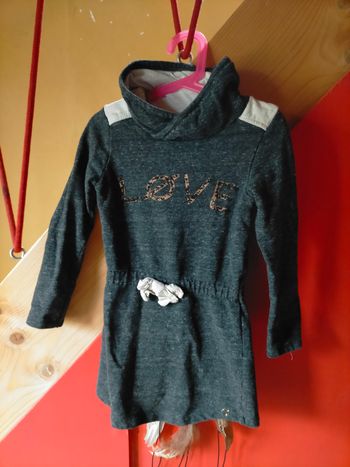 Très jolie robe IKKs 5 ans