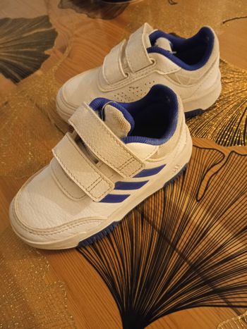 Basket bleu et blanche _ taille 23 et demi