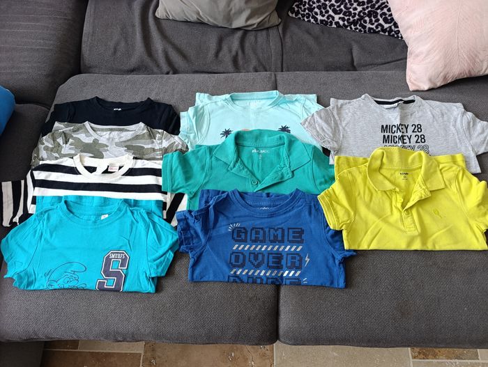 Lot de 9 t shirts très bon état 5ans - photo numéro 1