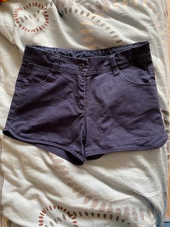 Short fille