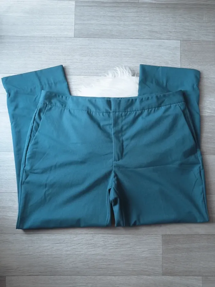 Pantalon court 7/8ème chonos stretch vert canard turquoise T.44 Zara - photo numéro 3